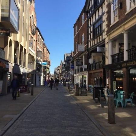 Lovely 2 Bedroom Penthouse Apartment In Chester - Free Parking!! צ'סטר מראה חיצוני תמונה