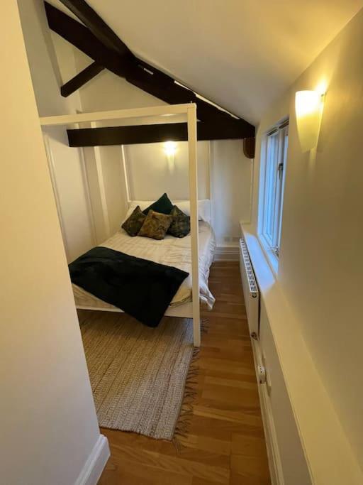 Lovely 2 Bedroom Penthouse Apartment In Chester - Free Parking!! צ'סטר מראה חיצוני תמונה
